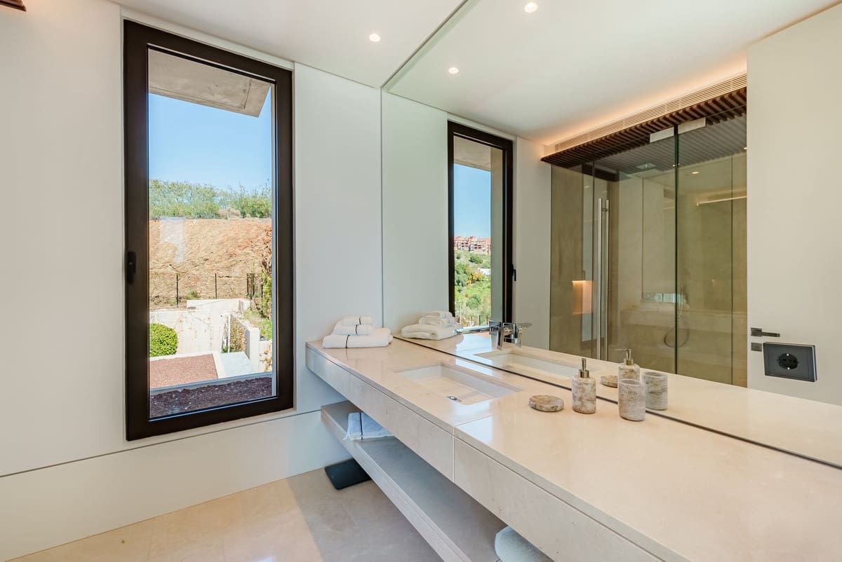 8 Zimmer Villa zu verkaufen in Benahavis mit Pool Garage - 19.850.000 € (Ref: 9372350)