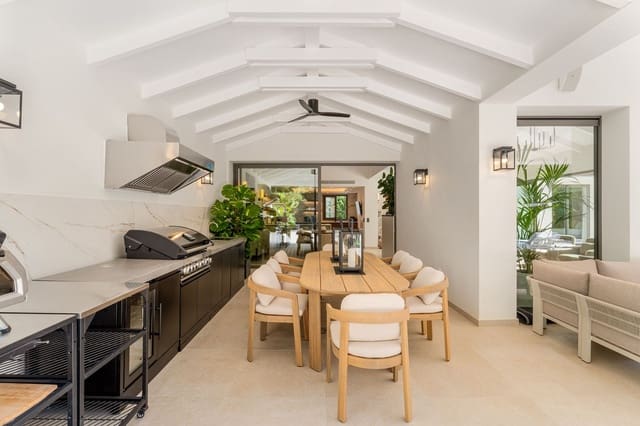 5 makuuhuone Huvila myytävänä paikassa Marbella mukana uima-altaan 
autotalli - 4 950 000 € (Ref: 9374214)