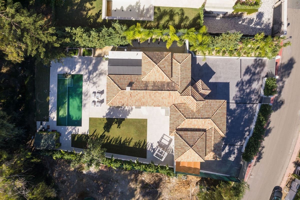 5 makuuhuone Huvila myytävänä paikassa Marbella mukana uima-altaan 
autotalli - 4 950 000 € (Ref: 9374214)