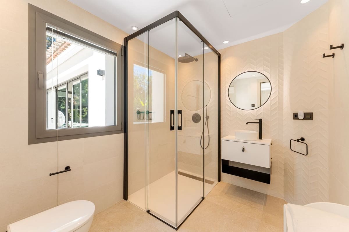 5 bedroom Villa for sale in Marbella with pool garage - € 4,950,000 (Ref: 9374214)