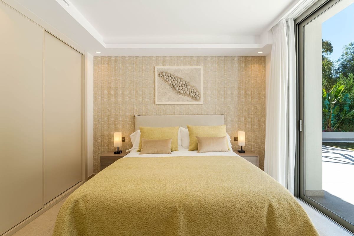 5 bedroom Villa for sale in Marbella with pool garage - € 4,950,000 (Ref: 9374214)