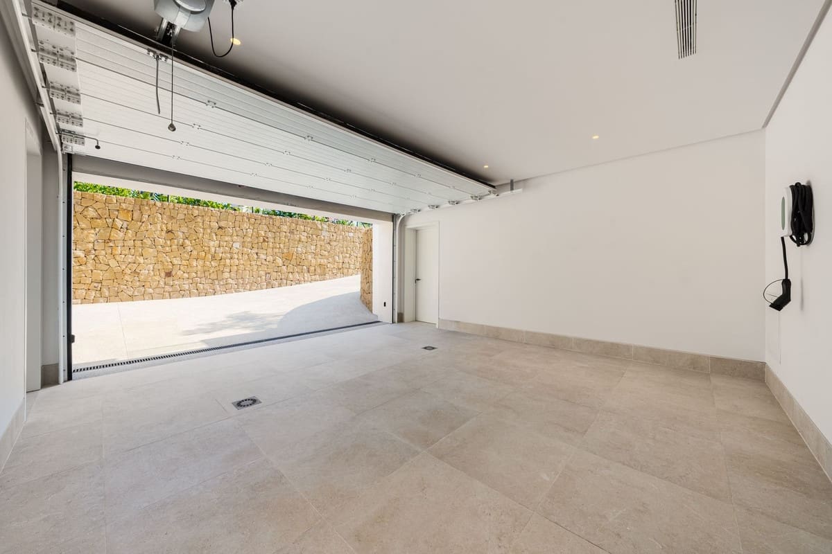 5 makuuhuone Huvila myytävänä paikassa Marbella mukana uima-altaan 
autotalli - 14 995 000 € (Ref: 9374215)