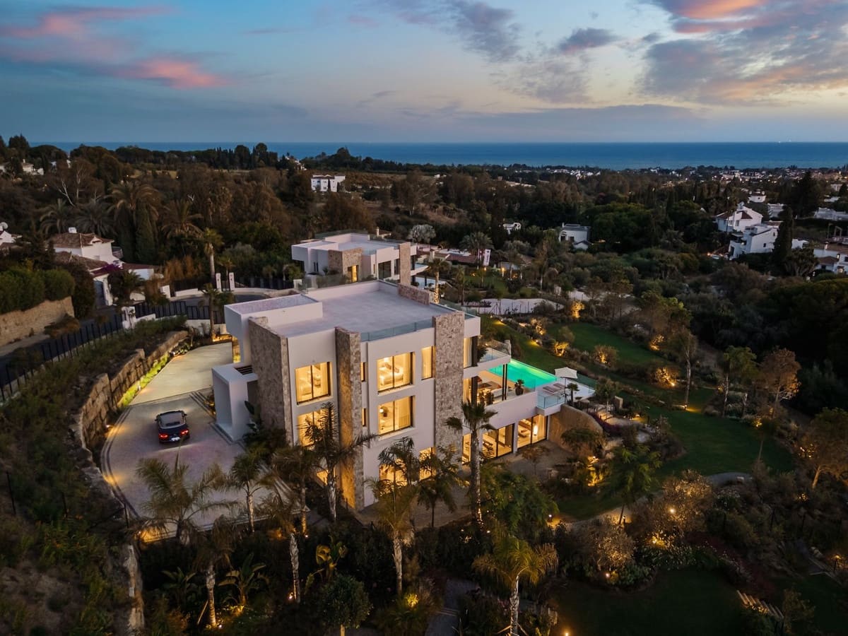 5 makuuhuone Huvila myytävänä paikassa Marbella mukana uima-altaan 
autotalli - 14 995 000 € (Ref: 9374215)