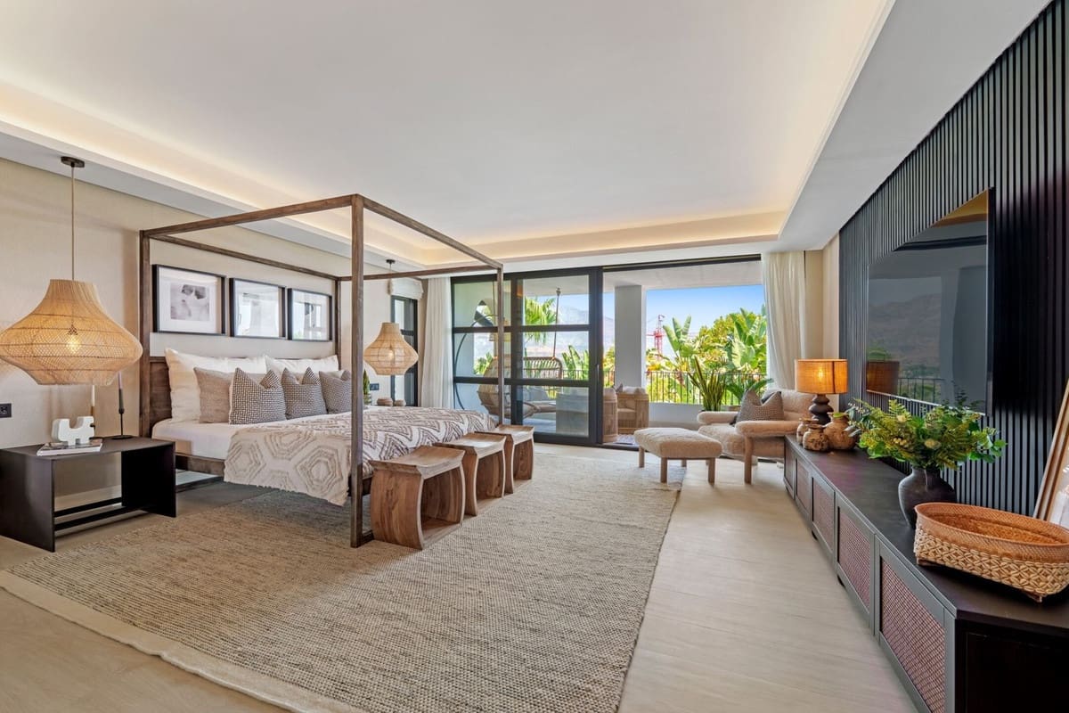 6 bedroom Villa for sale in Marbella with pool garage - € 9,950,000 (Ref: 9376431)