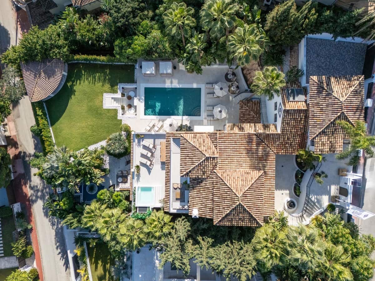 6 bedroom Villa for sale in Marbella with pool garage - € 9,950,000 (Ref: 9376431)