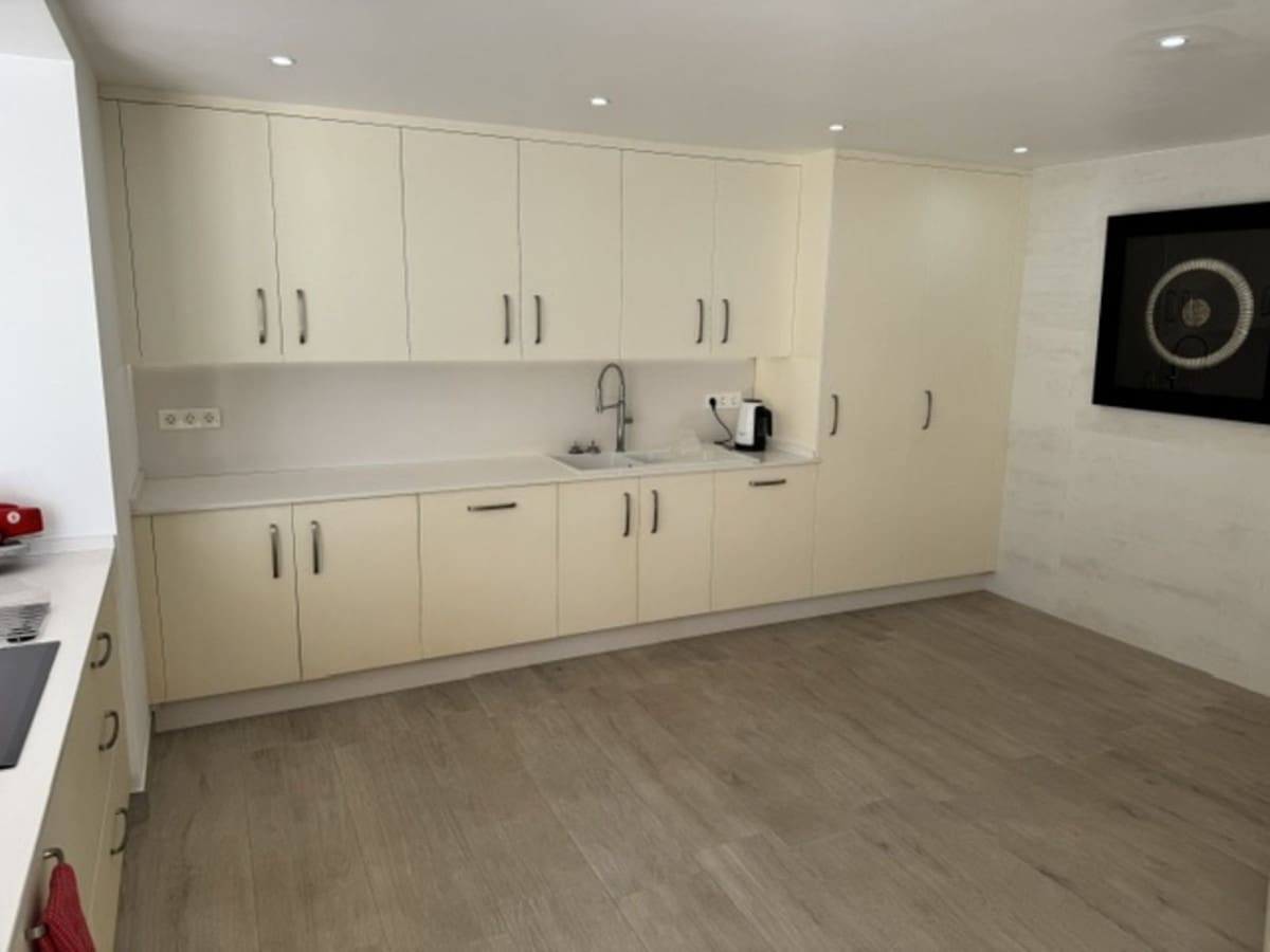 5 quarto Moradia para venda em Estepona com piscina garagem - 1 495 000 € (Ref: 9378321)