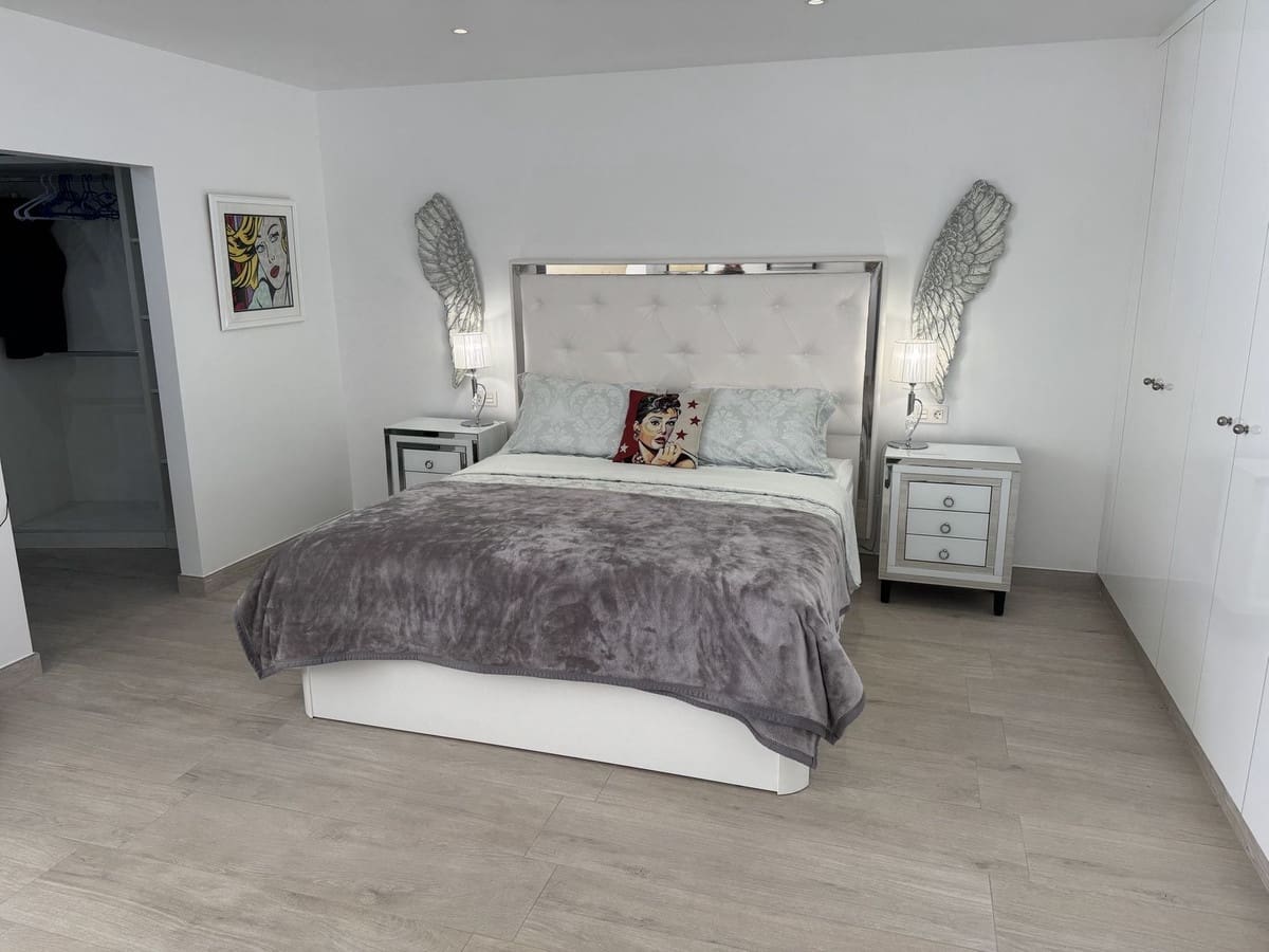 5 quarto Moradia para venda em Estepona com piscina garagem - 1 495 000 € (Ref: 9378321)