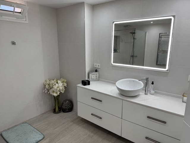 5 quarto Moradia para venda em Estepona com piscina garagem - 1 495 000 € (Ref: 9378321)