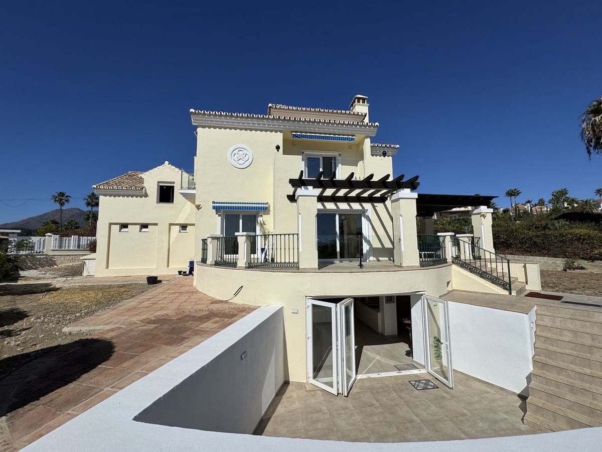 5 slaapkamer Villa te koop in Estepona met zwembad garage - € 1.495.000 (Ref: 9378321)