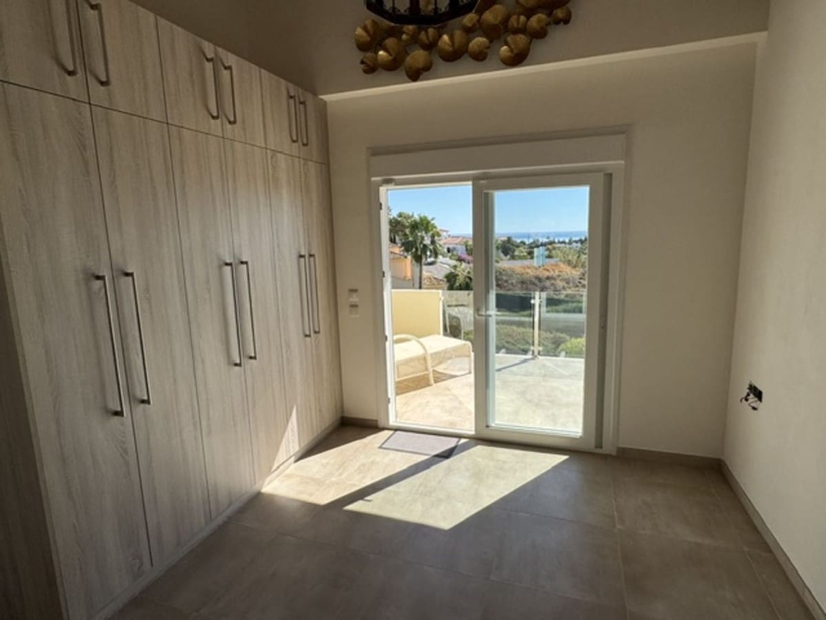5 slaapkamer Villa te koop in Estepona met zwembad garage - € 1.495.000 (Ref: 9378321)