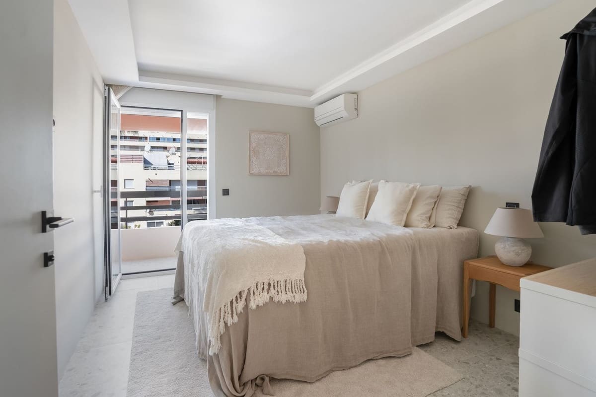 3 soveværelse Penthouse til salg i Bahia de Marbella med swimmingpool garage - € 1.695.000 (Ref: 9379756)