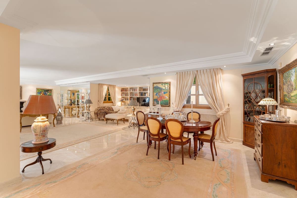 5 bedroom Villa for sale in Marbella with pool garage - € 3,495,000 (Ref: 9380105)