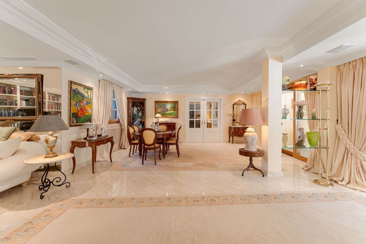 5 bedroom Villa for sale in Marbella with pool garage - € 3,495,000 (Ref: 9380105)