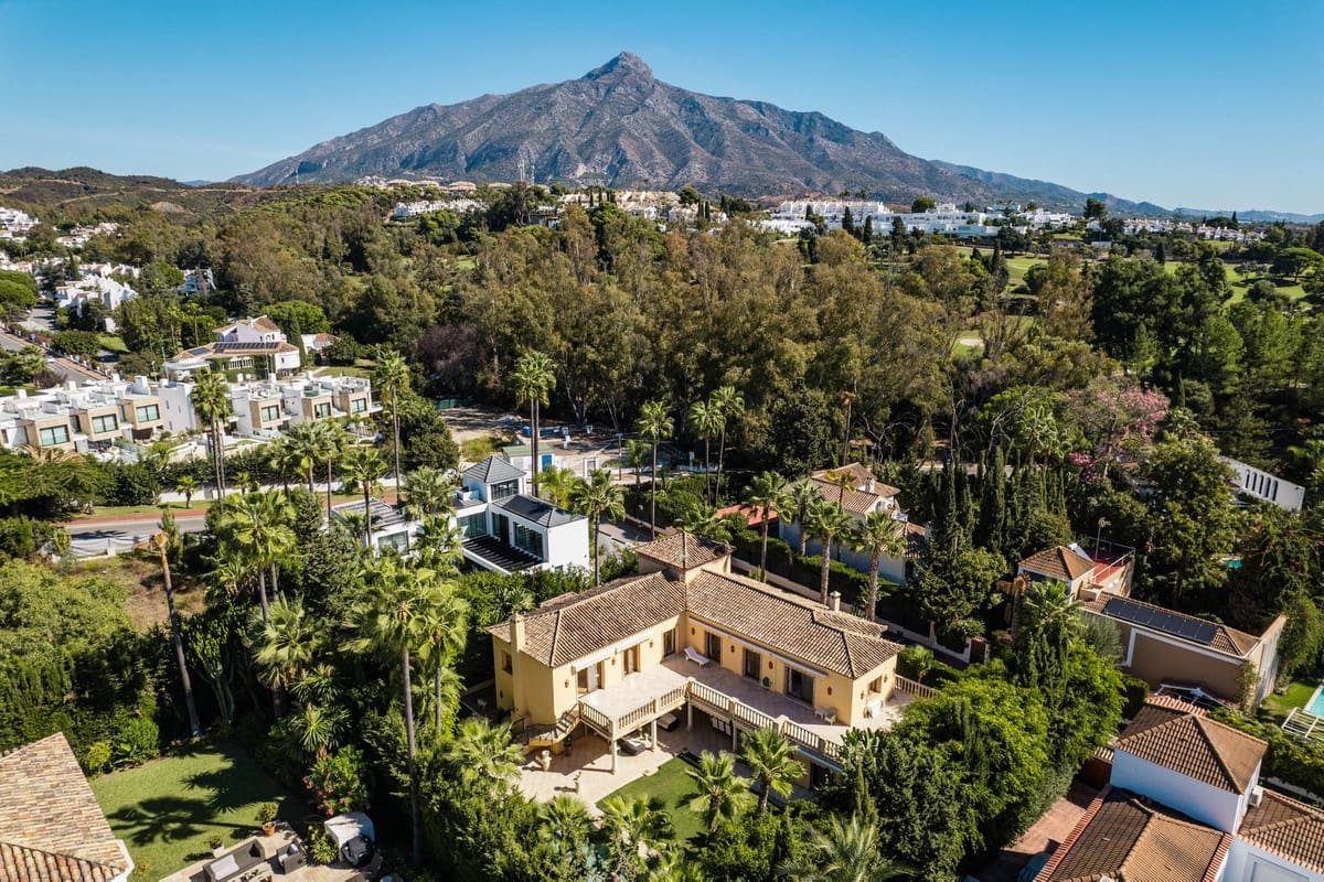 5 bedroom Villa for sale in Marbella with pool garage - € 3,495,000 (Ref: 9380105)