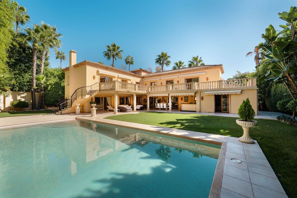 5 bedroom Villa for sale in Marbella with pool garage - € 3,495,000 (Ref: 9380105)