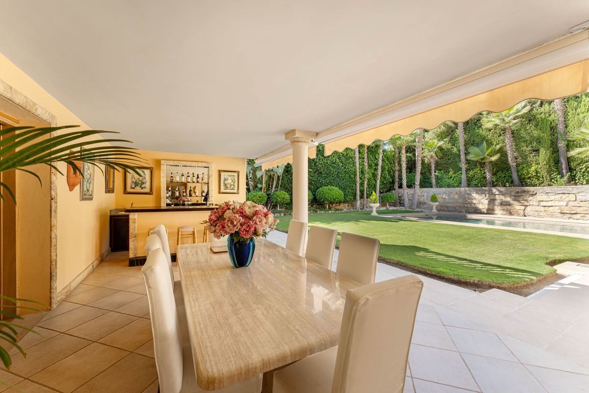 5 bedroom Villa for sale in Marbella with pool garage - € 3,495,000 (Ref: 9380105)