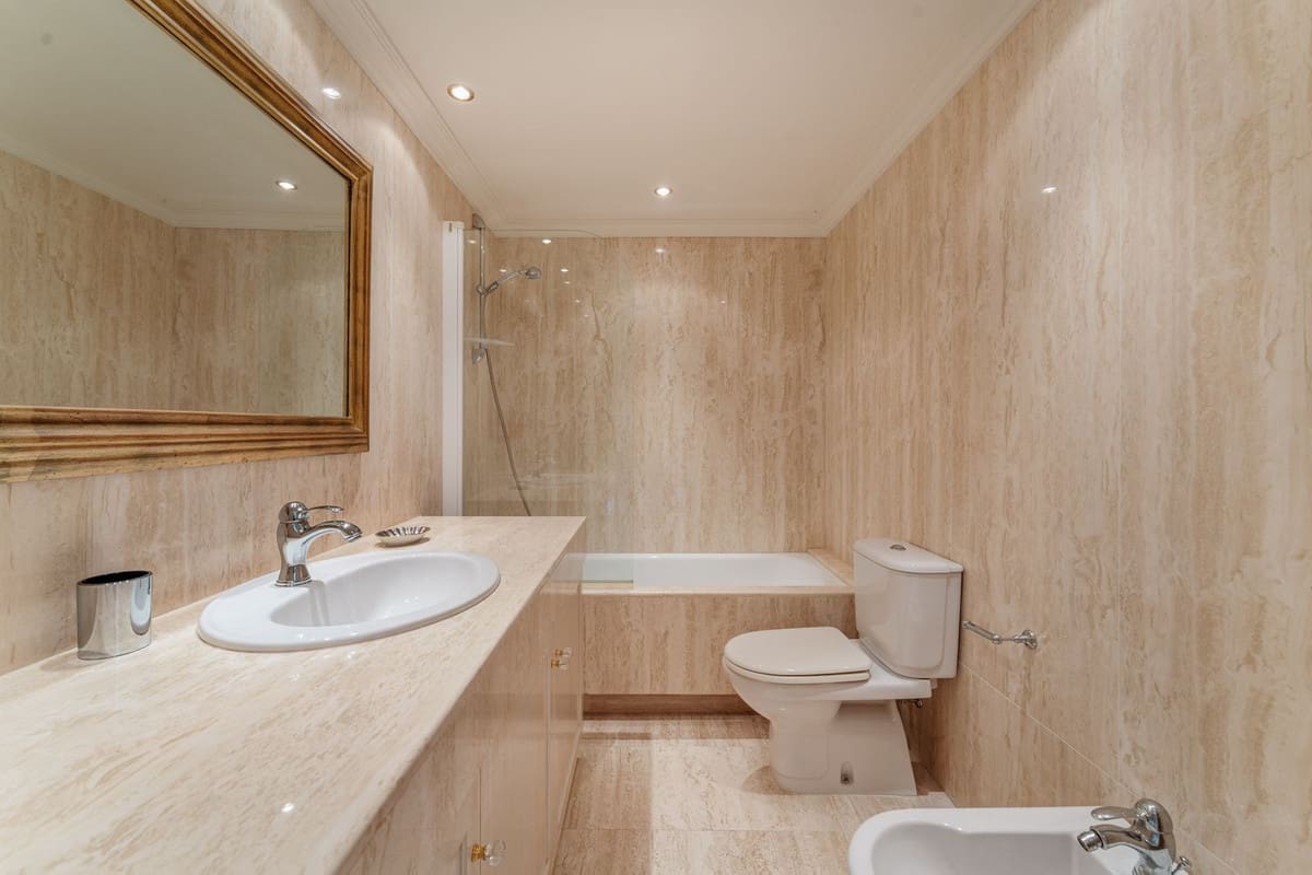 5 bedroom Villa for sale in Marbella with pool garage - € 3,495,000 (Ref: 9380105)