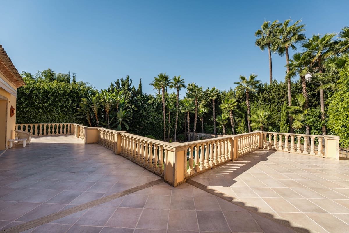 5 bedroom Villa for sale in Marbella with pool garage - € 3,495,000 (Ref: 9380105)