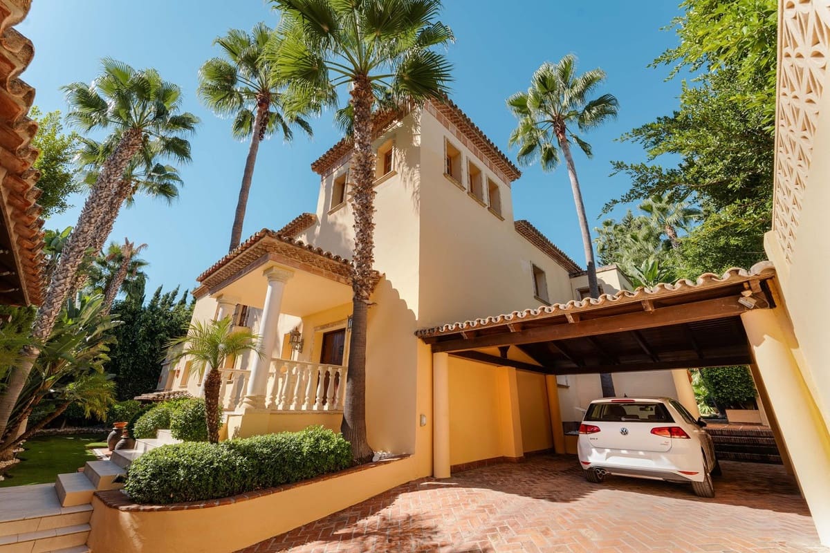 5 bedroom Villa for sale in Marbella with pool garage - € 3,495,000 (Ref: 9380105)