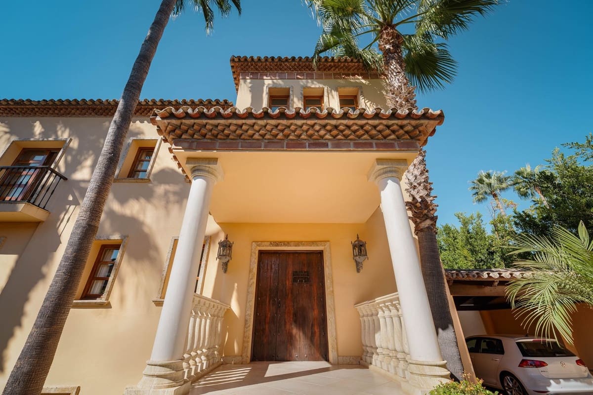 5 bedroom Villa for sale in Marbella with pool garage - € 3,495,000 (Ref: 9380105)