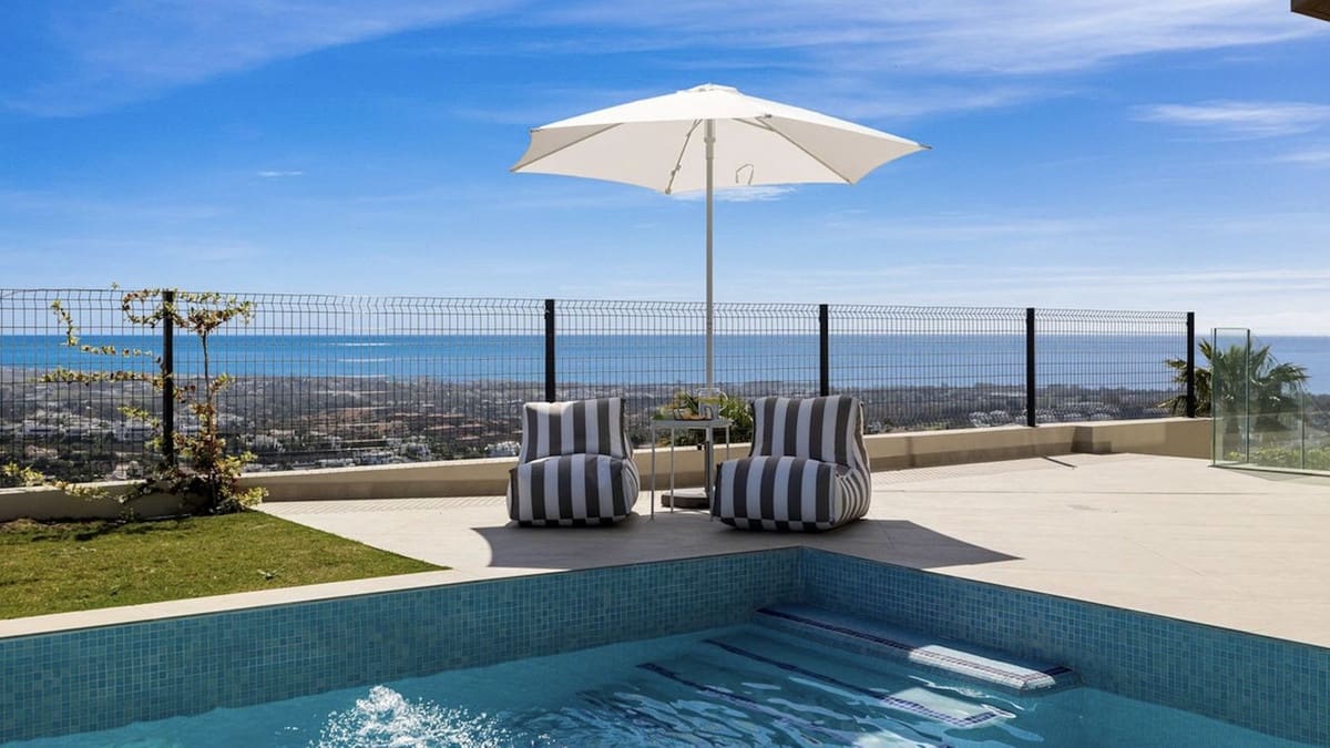 Chalet de 4 habitaciones en Benahavís en venta con piscina garaje - 1.850.000 € (Ref: 9384030)