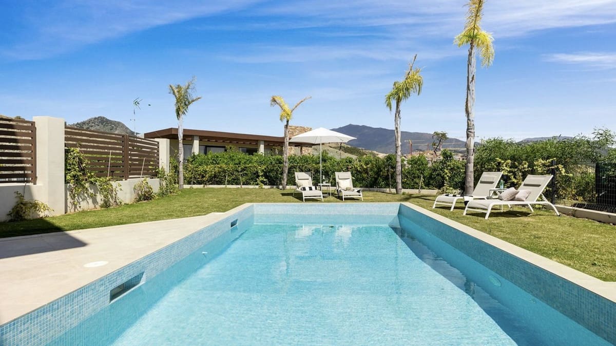 Chalet de 4 habitaciones en Benahavís en venta con piscina garaje - 1.850.000 € (Ref: 9384030)