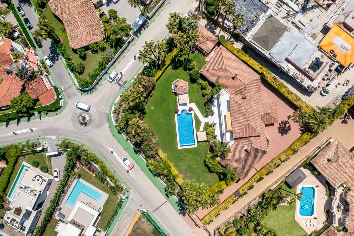 6 bedroom Villa for sale in Marbella with pool garage - € 6,900,000 (Ref: 9384031)