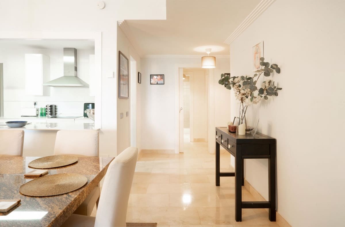 3 quarto Apartamento para venda em Benahavis com piscina garagem - 630 000 € (Ref: 9386395)