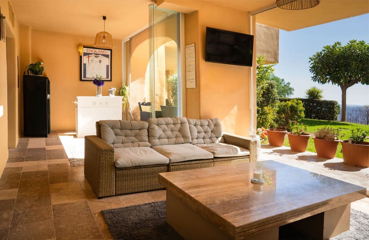 3 quarto Apartamento para venda em Benahavis com piscina garagem - 630 000 € (Ref: 9386395)