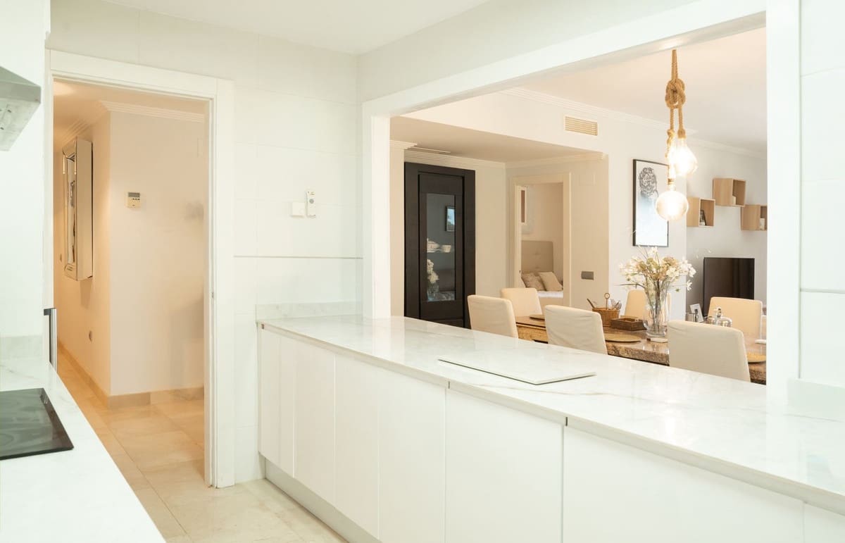 3 bedroom Apartment for sale in Benahavis with pool garage - € 630,000 (Ref: 9386395)