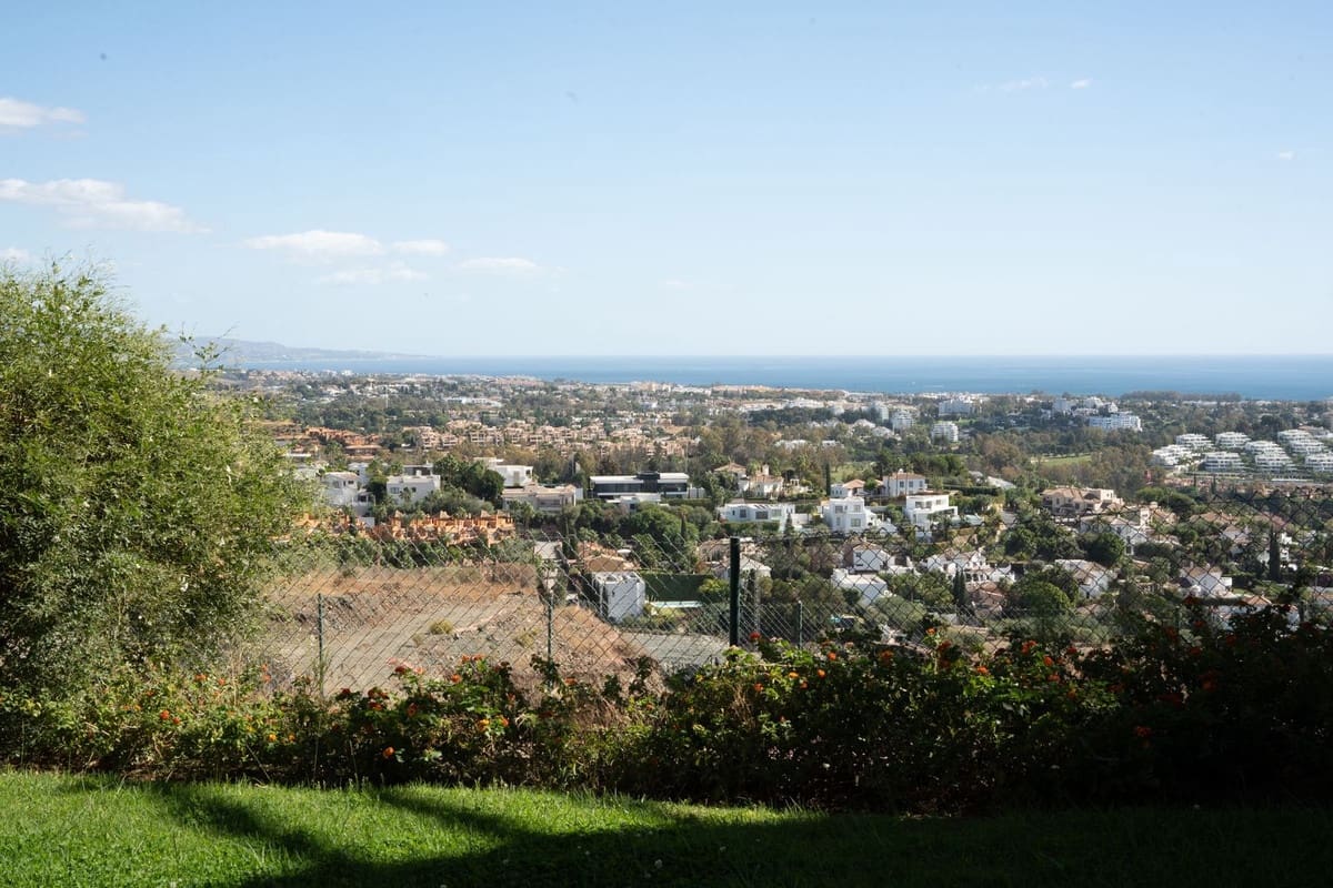 3 bedroom Apartment for sale in Benahavis with pool garage - € 630,000 (Ref: 9386395)