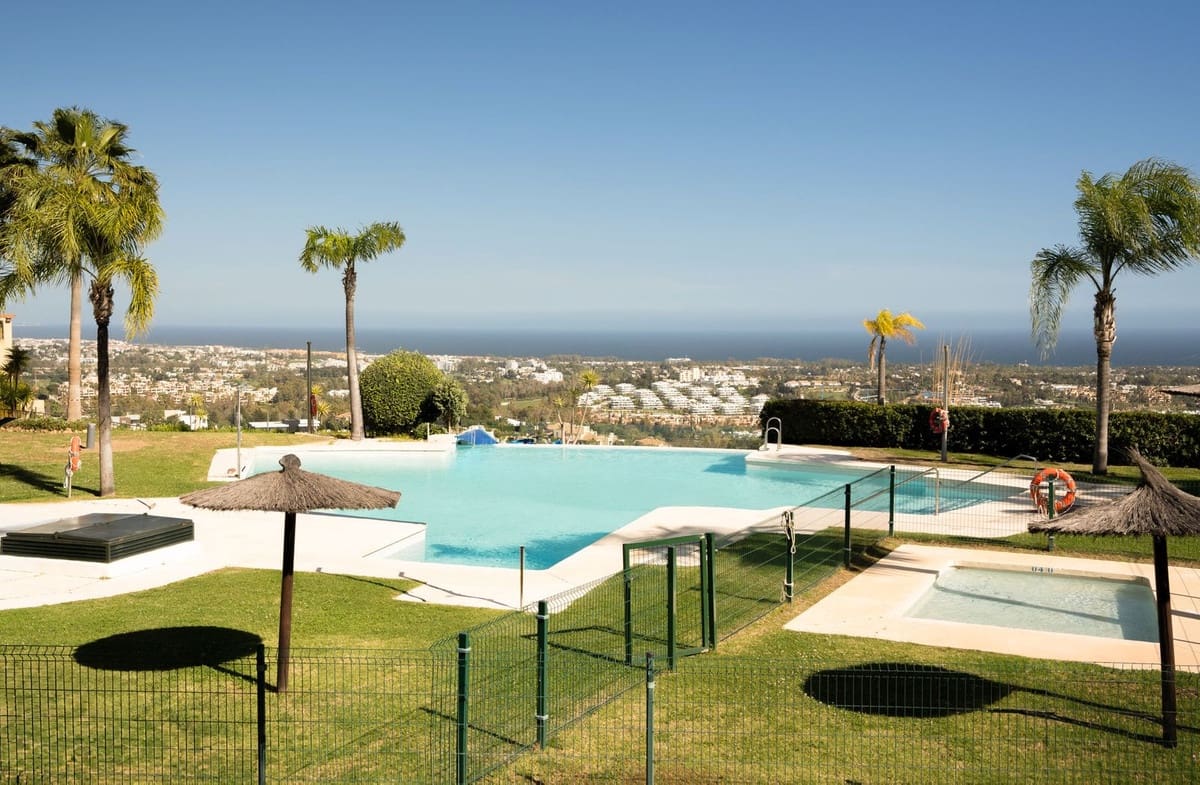 3 slaapkamer Appartement te koop in Benahavis met zwembad garage - € 630.000 (Ref: 9386395)
