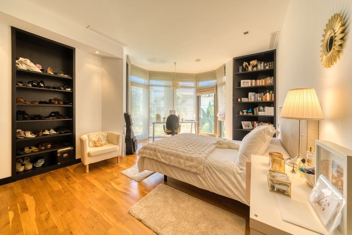 6 bedroom Apartment for sale in Puerto Banus with pool - € 4,100,000 (Ref: 9395466)