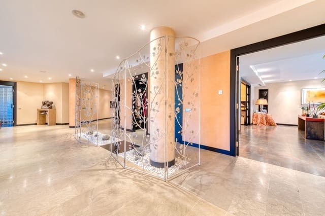 6 bedroom Apartment for sale in Puerto Banus, Marbella with pool - € 4,100,000 (Ref: 9395466)