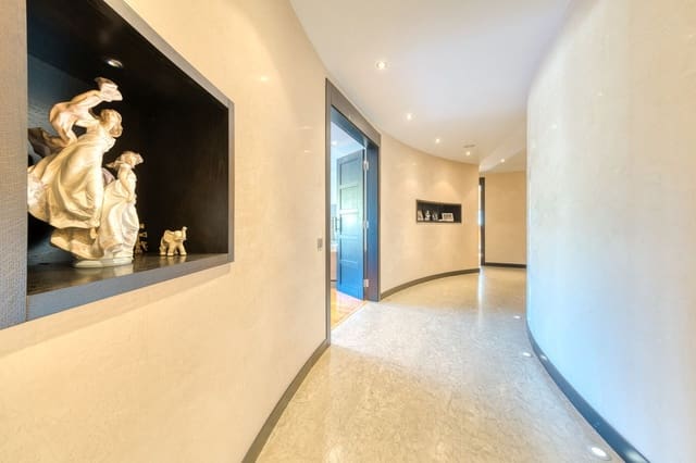 6 bedroom Apartment for sale in Puerto Banus, Marbella with pool - € 4,100,000 (Ref: 9395466)