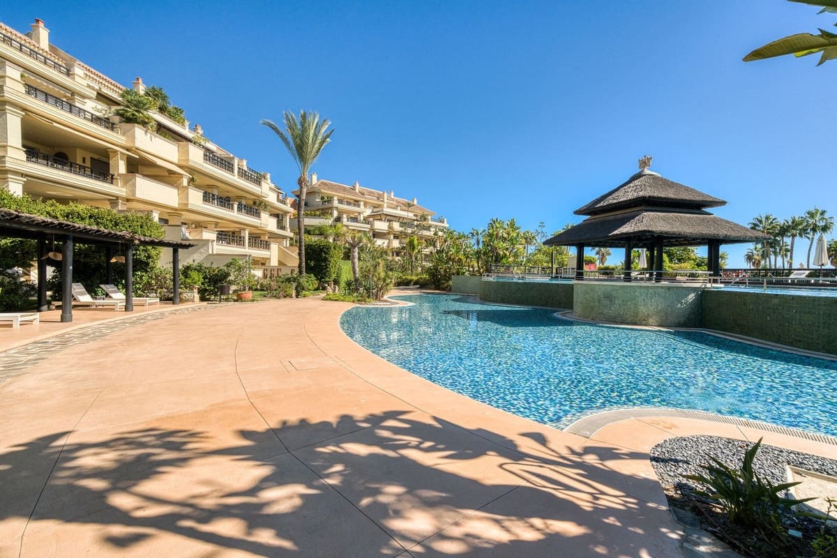 6 bedroom Apartment for sale in Puerto Banus with pool - € 4,100,000 (Ref: 9395466)