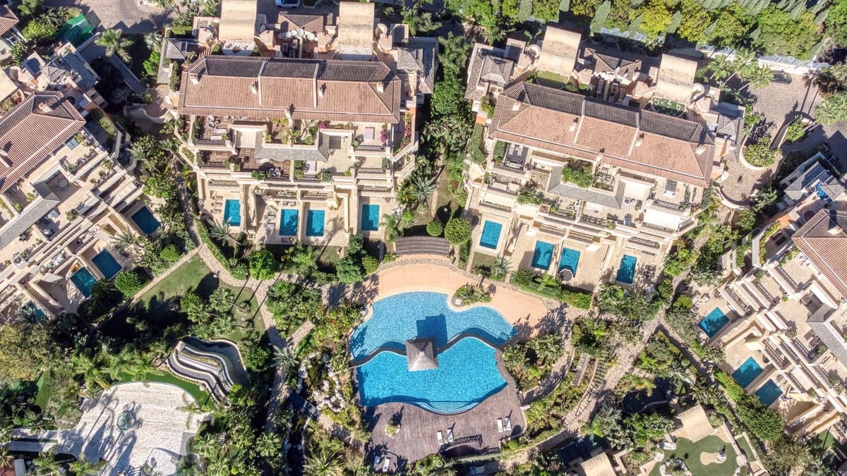 6 bedroom Apartment for sale in Puerto Banus with pool - € 4,100,000 (Ref: 9395466)