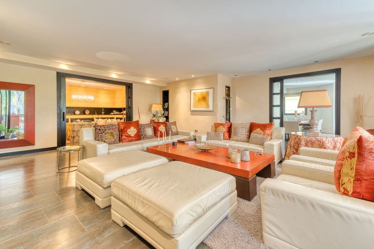 6 bedroom Apartment for sale in Puerto Banus with pool - € 4,100,000 (Ref: 9395466)