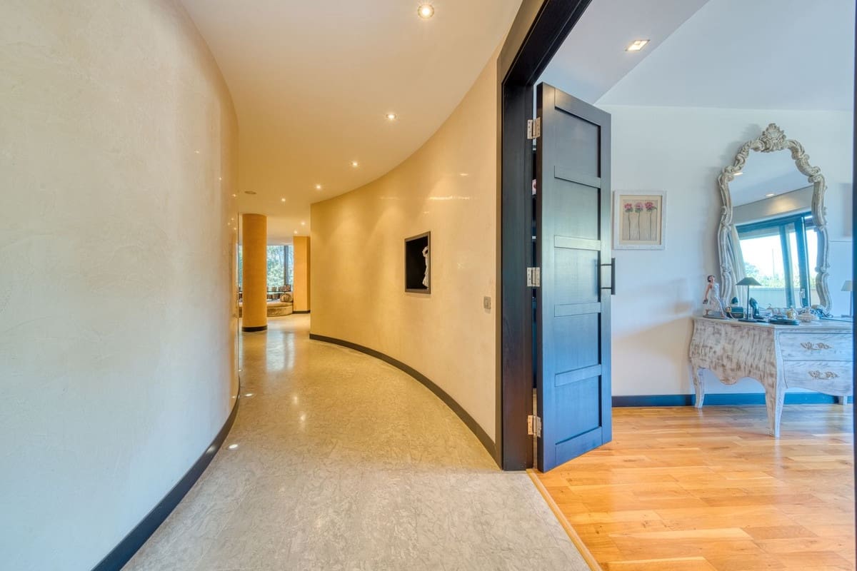 6 bedroom Apartment for sale in Puerto Banus with pool - € 4,100,000 (Ref: 9395466)