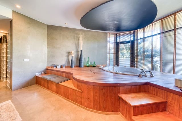 Apartamento de 6 habitaciones en Puerto Banus, Marbella en venta con piscina - 4.100.000 € (Ref: 9395466)