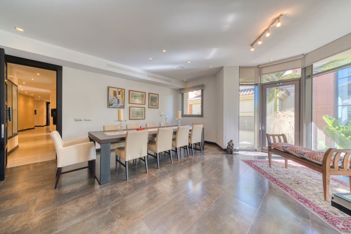 6 bedroom Apartment for sale in Puerto Banus with pool - € 4,100,000 (Ref: 9395466)