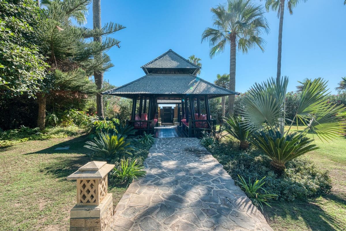 6 bedroom Apartment for sale in Puerto Banus with pool - € 4,100,000 (Ref: 9395466)