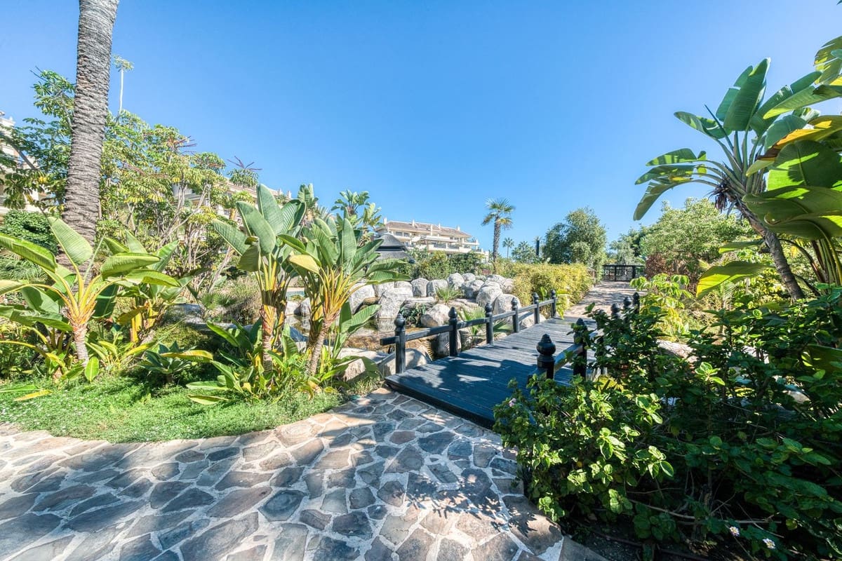 6 bedroom Apartment for sale in Puerto Banus with pool - € 4,100,000 (Ref: 9395466)