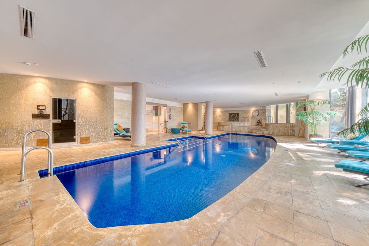6 bedroom Apartment for sale in Puerto Banus with pool - € 4,100,000 (Ref: 9395466)