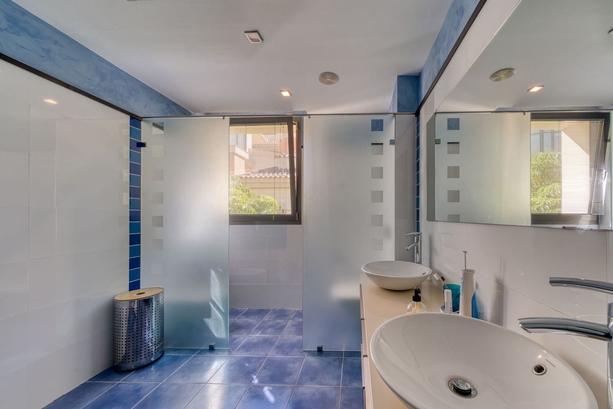 6 bedroom Apartment for sale in Puerto Banus with pool - € 4,100,000 (Ref: 9395466)