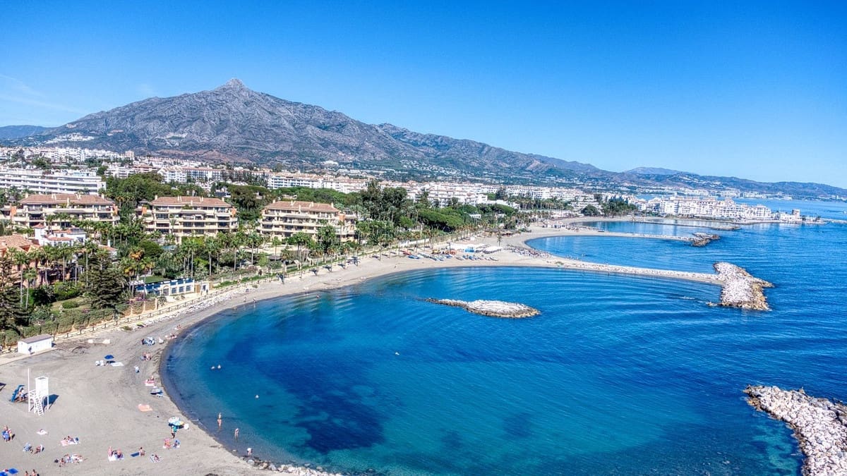 6 bedroom Apartment for sale in Puerto Banus with pool - € 4,100,000 (Ref: 9395466)