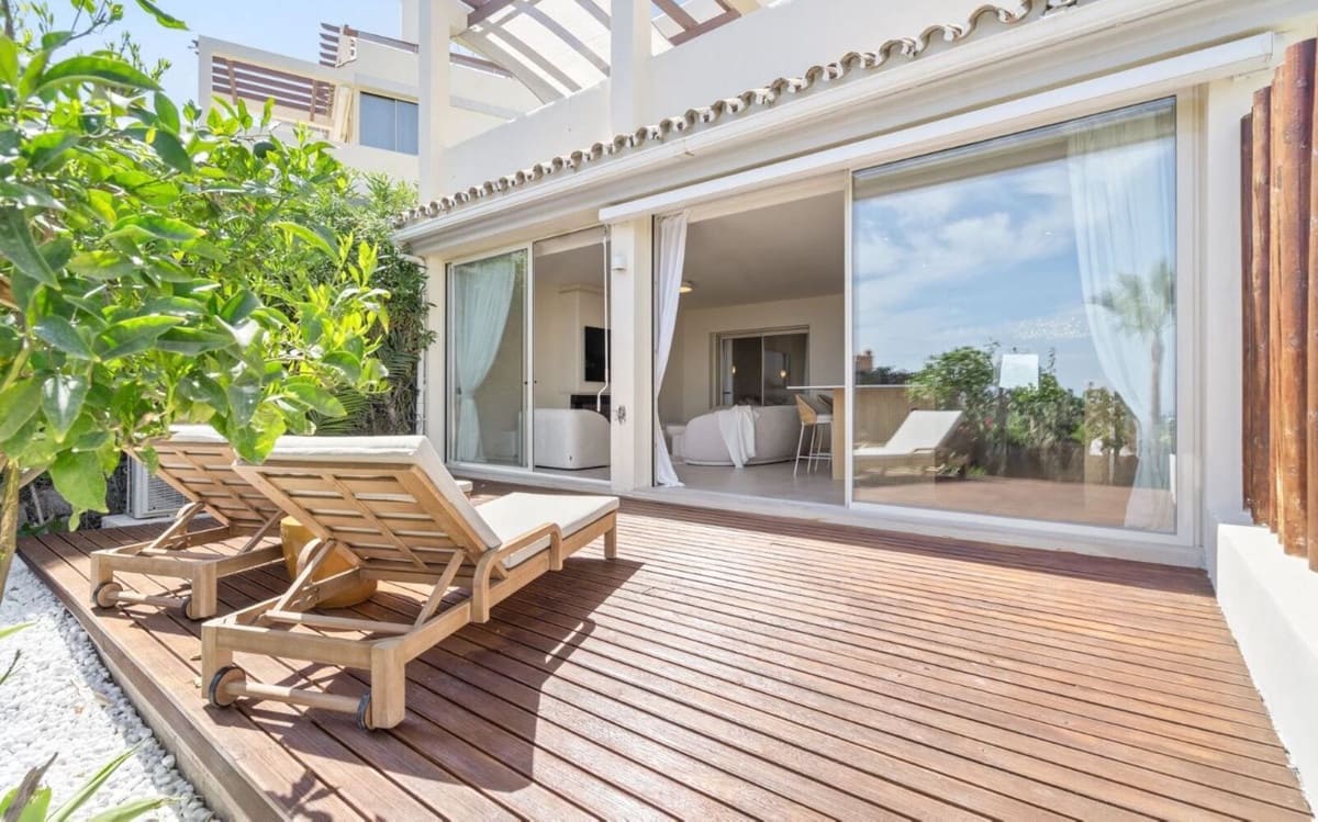 Apartamento de 3 habitaciones en Nueva Andalucia en venta con piscina garaje - 1.180.000 € (Ref: 9396577)