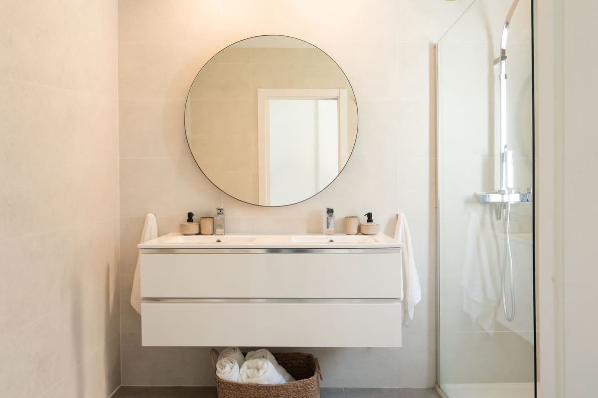 3 makuuhuone Huvila myytävänä paikassa Estepona mukana uima-altaan 
autotalli - 995 000 € (Ref: 9396771)