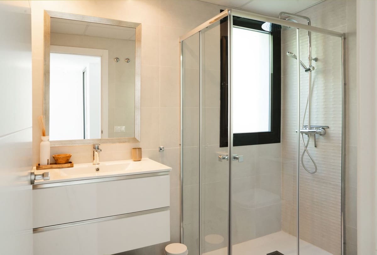 3 makuuhuone Huvila myytävänä paikassa Estepona mukana uima-altaan 
autotalli - 995 000 € (Ref: 9396771)