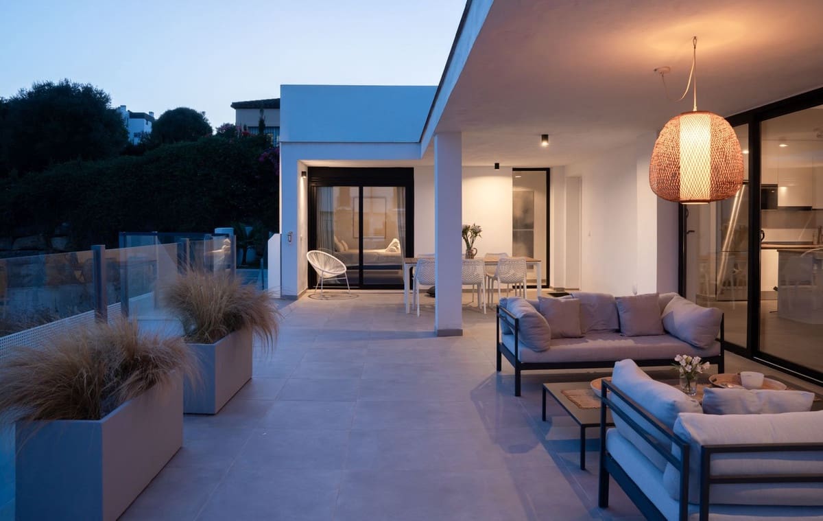 3 soverom Villa til salgs i Estepona med svømmebasseng garasje - € 995 000 (Ref: 9396771)